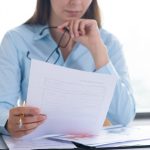 Wypowiedzenie umowy o pracę na czas nieokreślony a podanie przyczyny – co musi zrobić pracodawca?